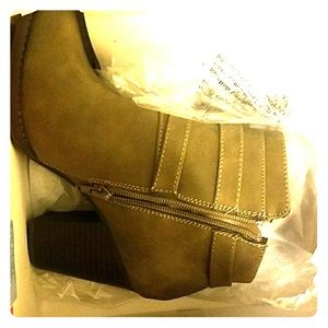 Size 7 ankle booties